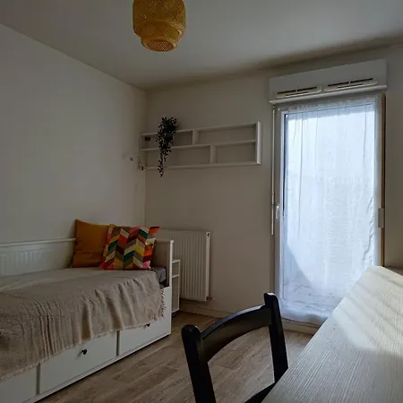 Studio avec grande terrasse gare Sud *