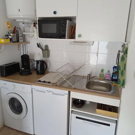 Studio avec grande terrasse gare Sud Appartement *