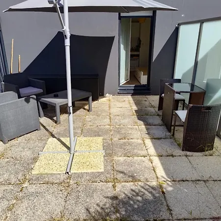 Studio avec grande terrasse gare Sud